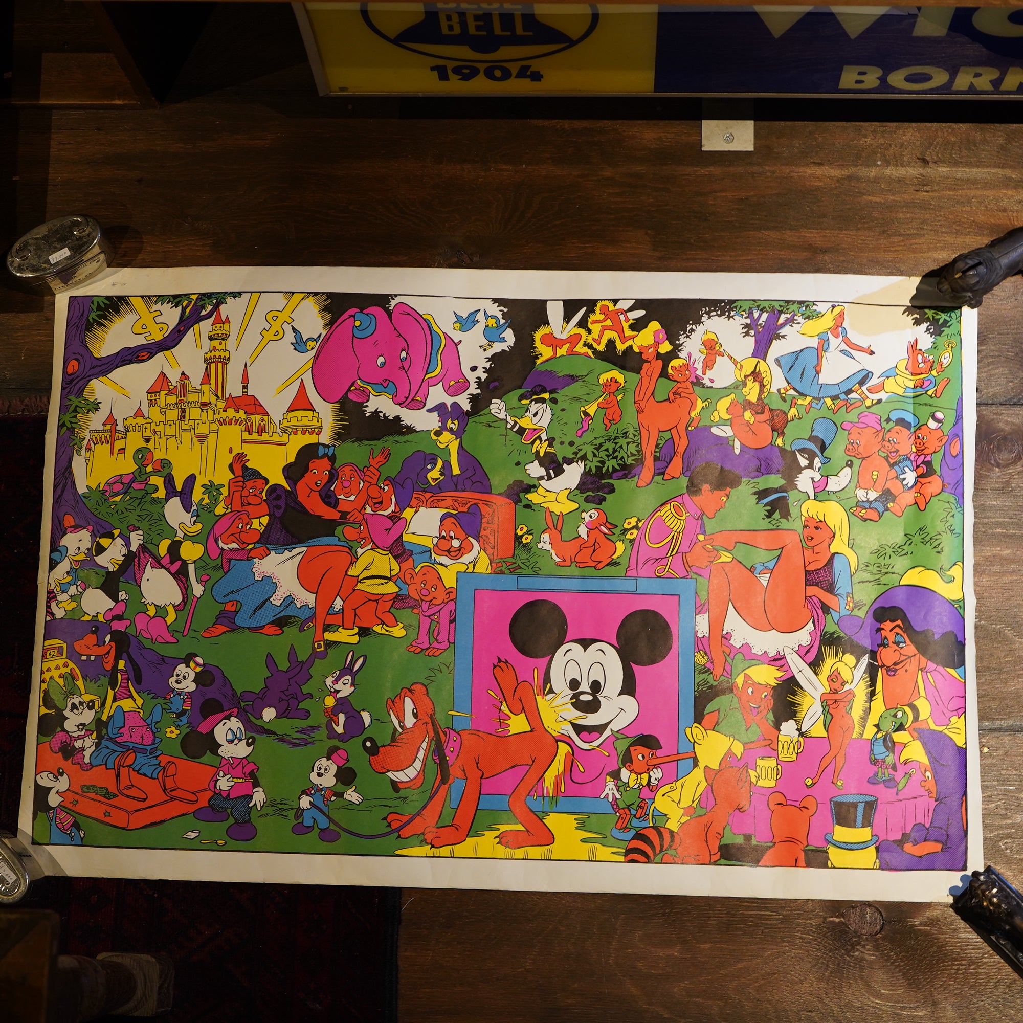 定番人気新品◆訳アリ Disneyland Memorial Orgy メモリアルオージー 額装品 ブラックライト ポスター 55.7㎝×88.7㎝ ビンテージ ディズニー ミッキー その他