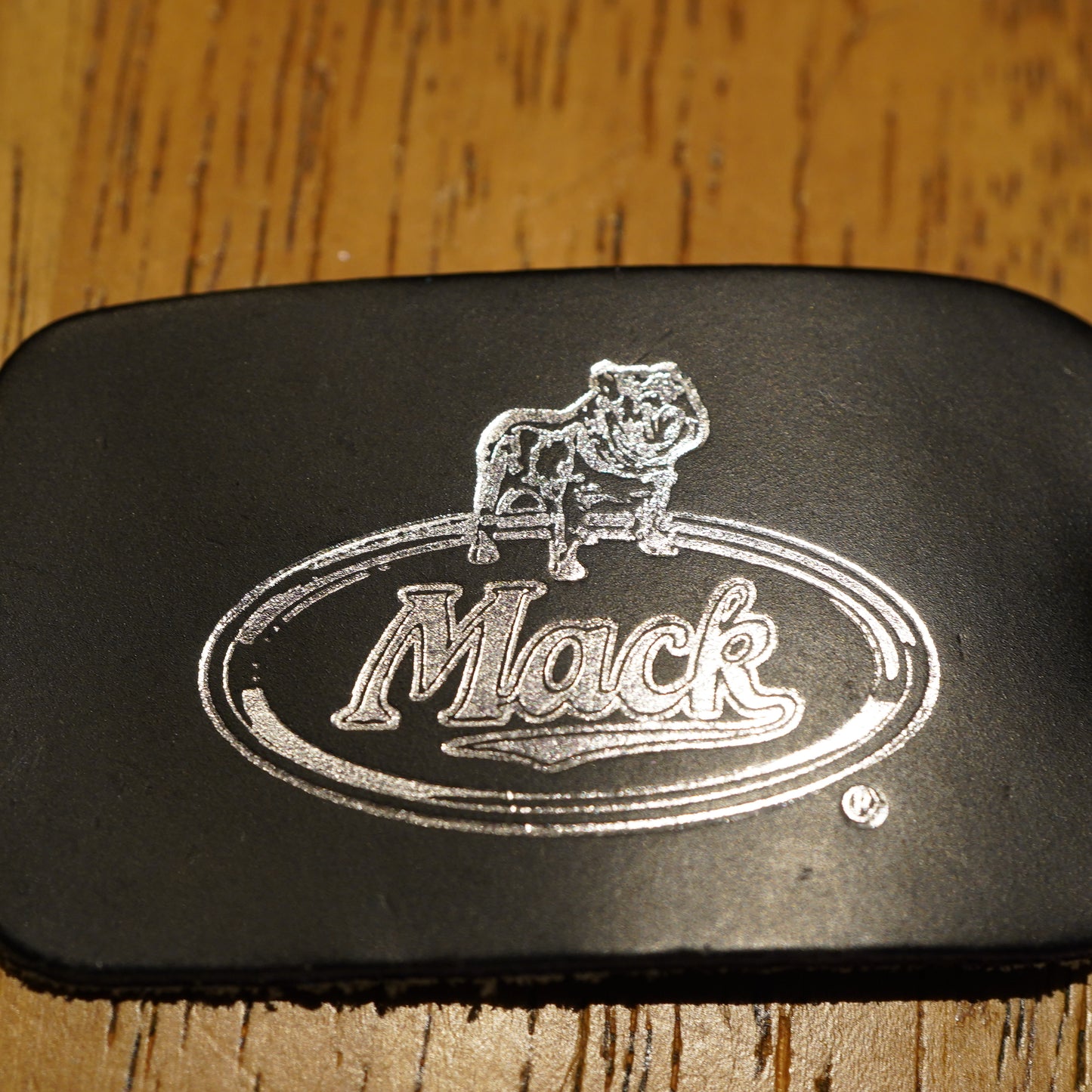 Mack Trucks レザーキーホルダー