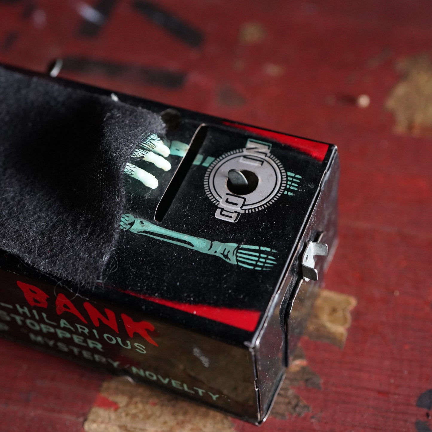 1970年代 ブリキ COFFIN BANK YONE製