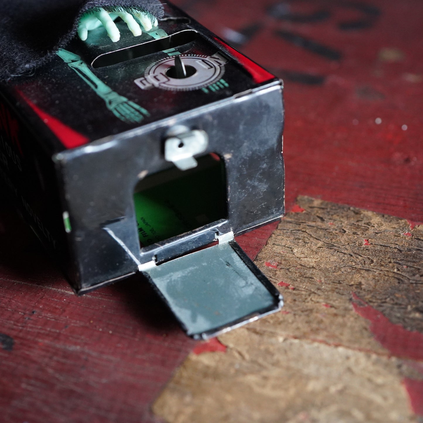 1970年代 ブリキ COFFIN BANK YONE製