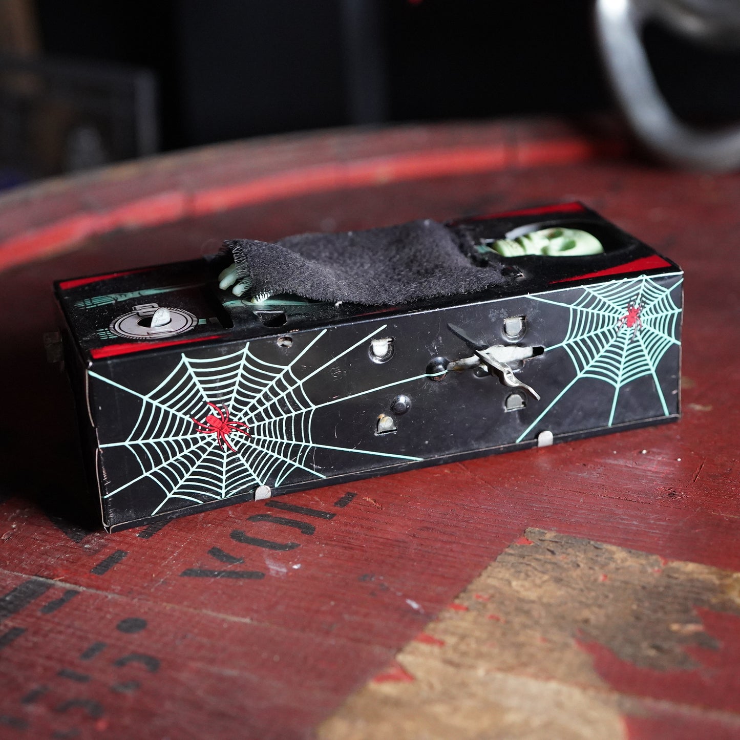 1970年代 ブリキ COFFIN BANK YONE製