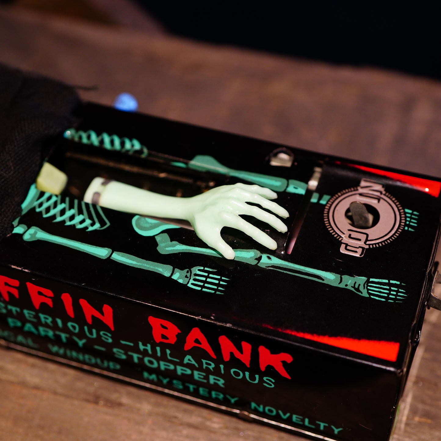 1970年代 ブリキ COFFIN BANK YONE製
