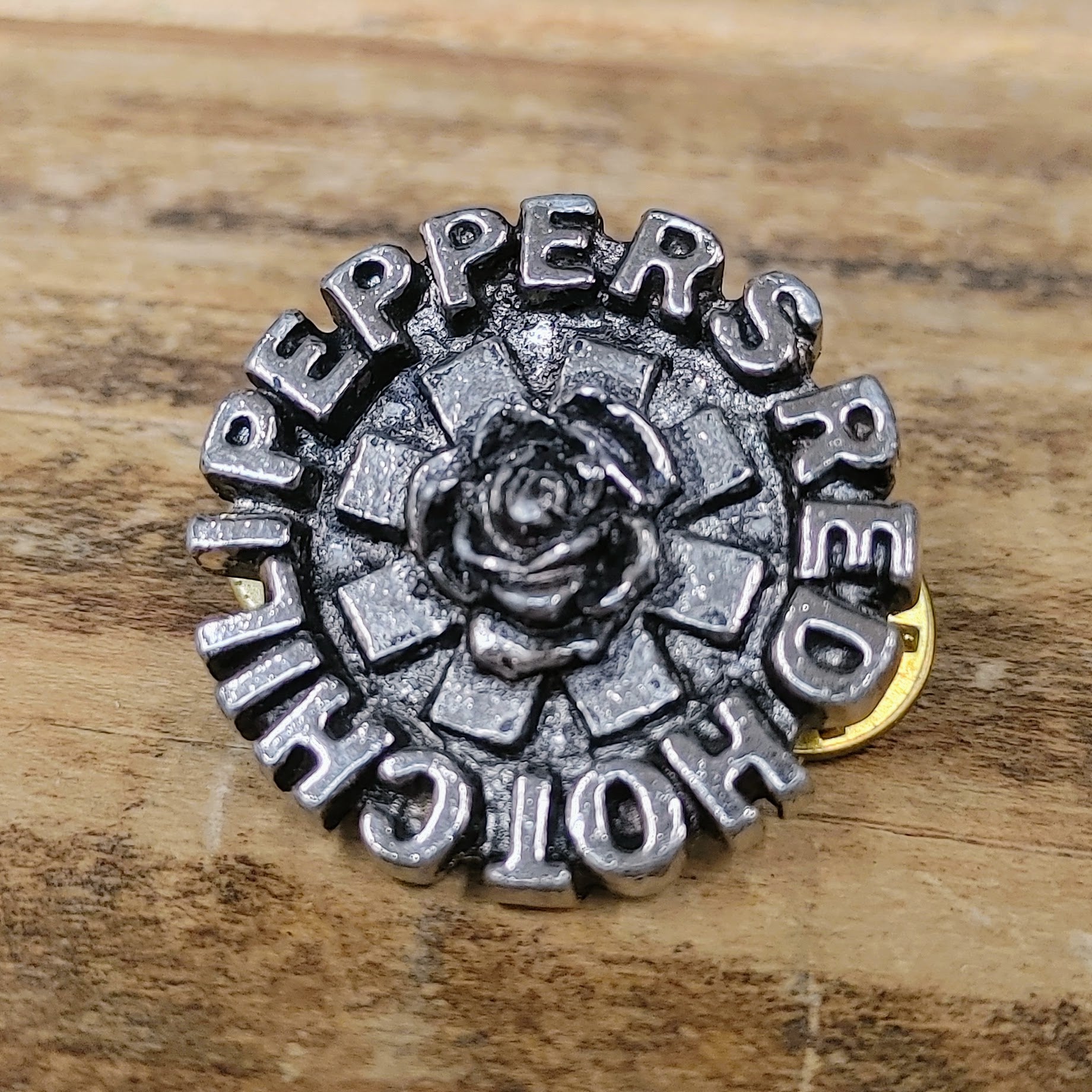 1990's RED HOT CHILI PEPPERS Metal Pin Badge – SK OLDIES